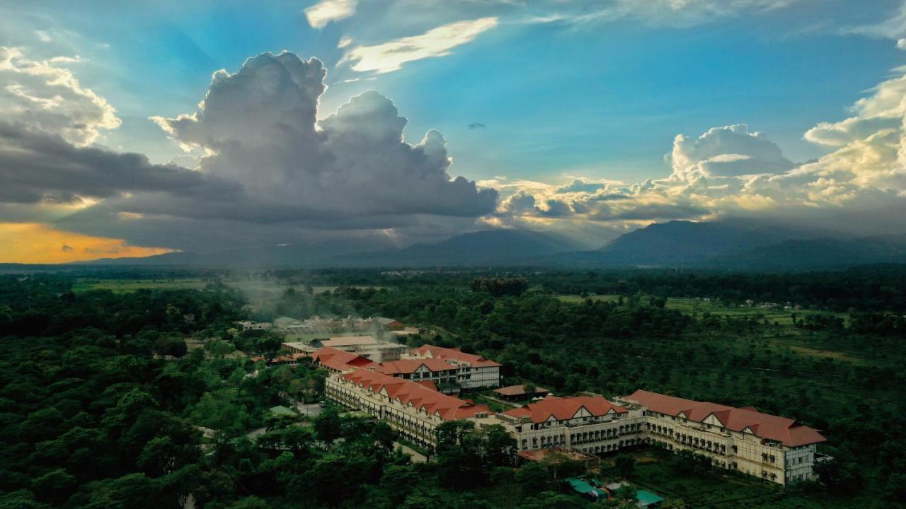 Mayfair Tea Resort Siliguri Exteriör bild